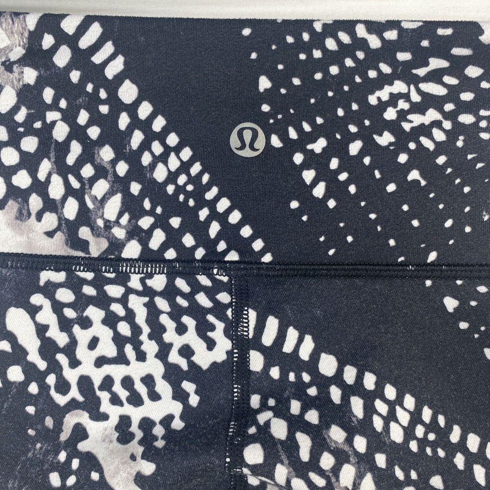 Lululemon Size 2 Wunder Under Crop Leggings Static Black White Womens Yoga Pant